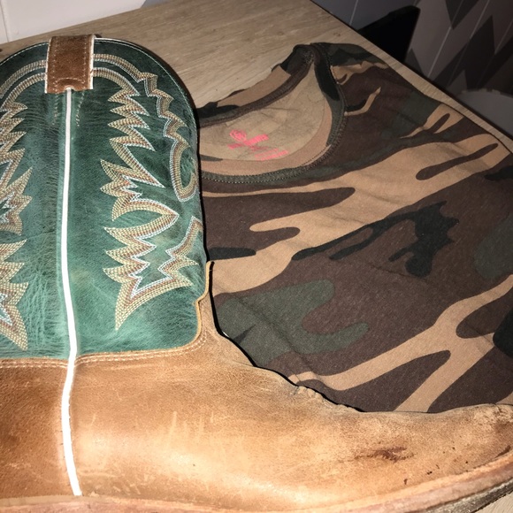 Game Winner Ladies Camoflauge Shirt - Picture 6 of 8